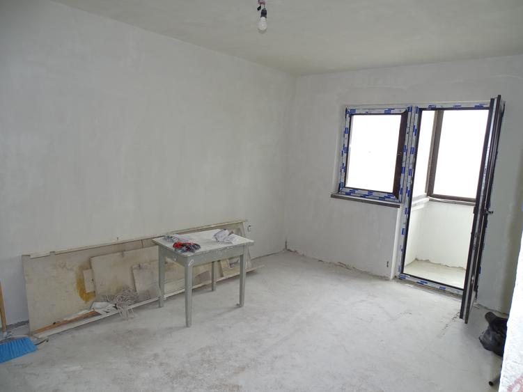 Apartament cu 3 camere decomandat în Feldioara