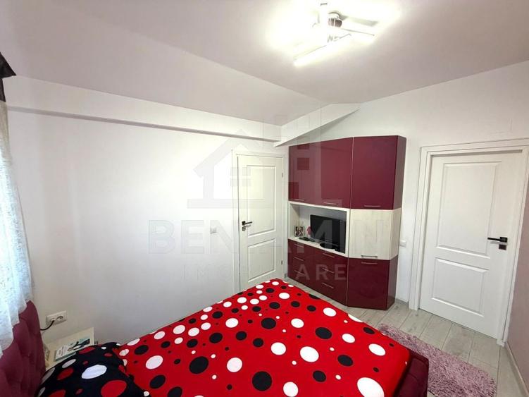 Apartament cu 3 camere semidecomandat în Craiovița Nouă