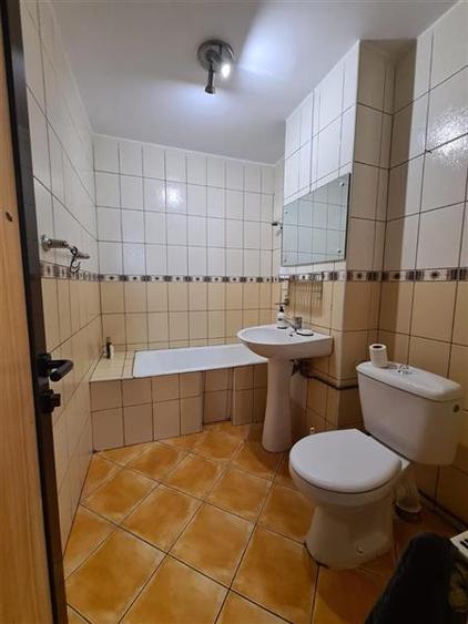 Apartament cu 3 camere decomandat, mobilat în Răcădău