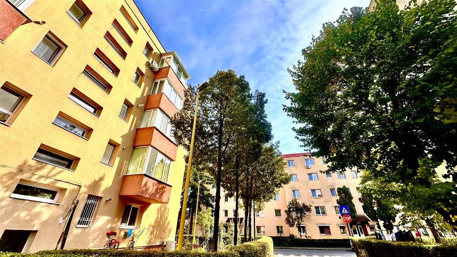 Apartament cu 2 camere semidecomandat în Florilor