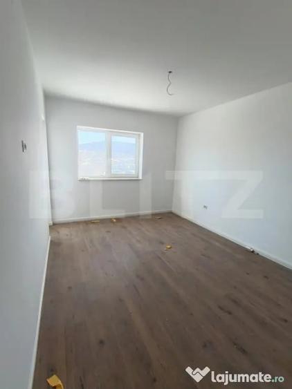 Apartament cu 4 camere semidecomandat în Central