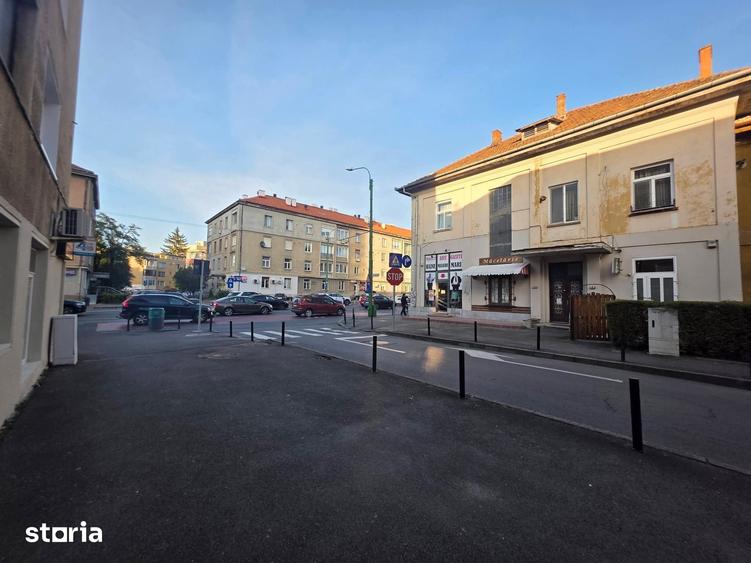 Apartament cu 2 camere semidecomandat în Tractorul