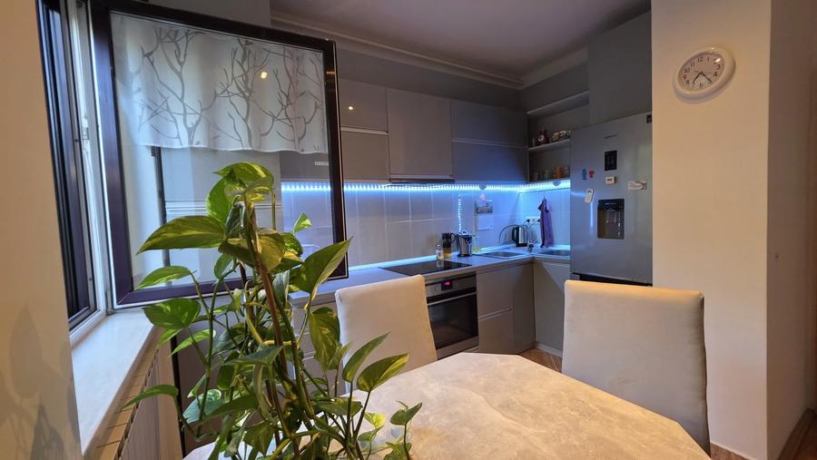 Apartament cu 2 camere semidecomandat, mobilat în Central