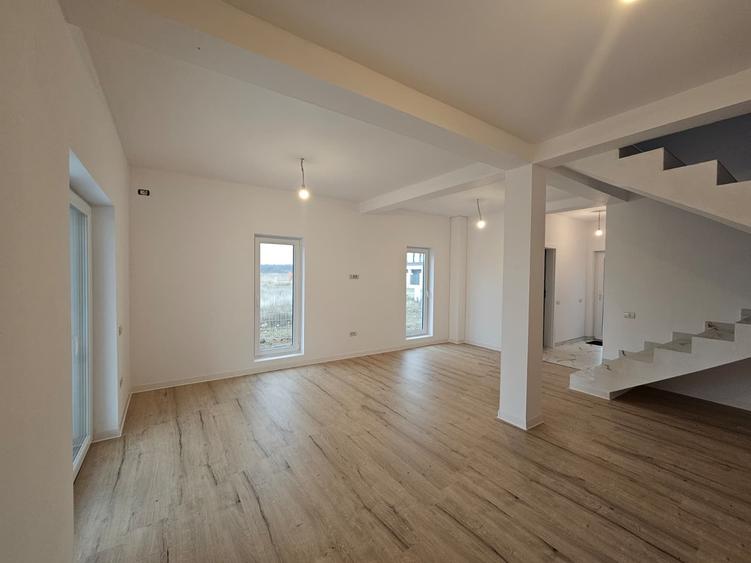 Duplex cu 3 camere cu Teren 255 Mp în Moșnița Veche