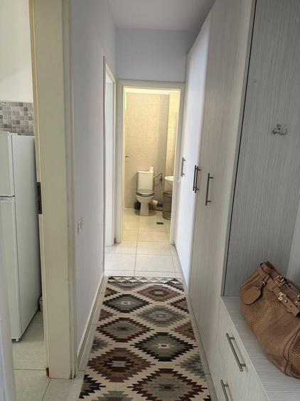 Casă cu 2 camere decomandat în Roșu