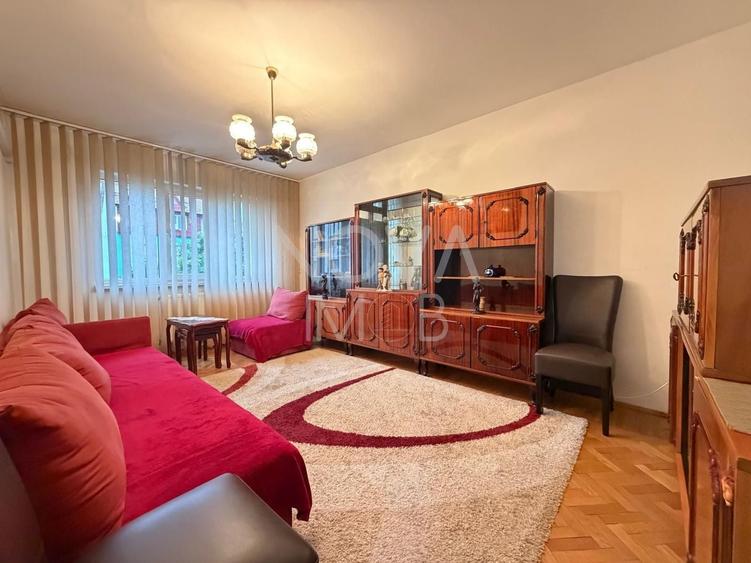 Apartament de inchiriat 3 camere etajul 4, cu lift,  Zona Vasile Aaron - 1