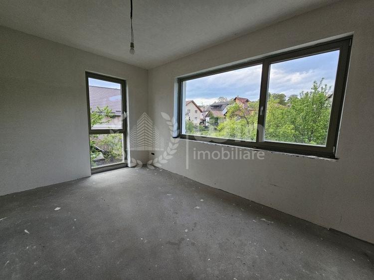 Casă individuală cu 4 camere cu Canalizare în Dâmbul Rotund