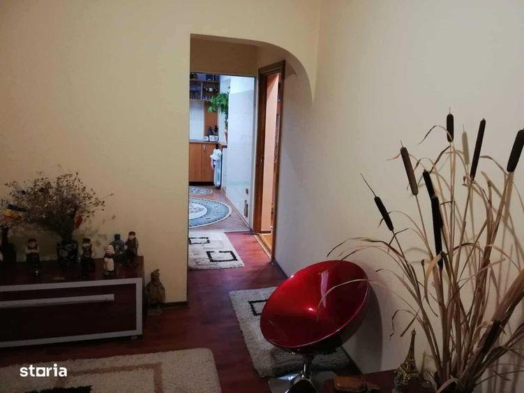 Apartament cu 3 camere semidecomandat, mobilat în Zimbru