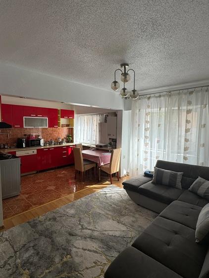 Apartament cu 2 camere decomandat în Traian