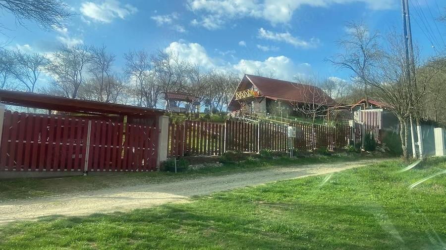 Casă cu 3 camere cu Teren 1400 Mp în Central