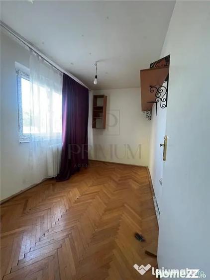 Apartament cu 4 camere semidecomandat în Soarelui