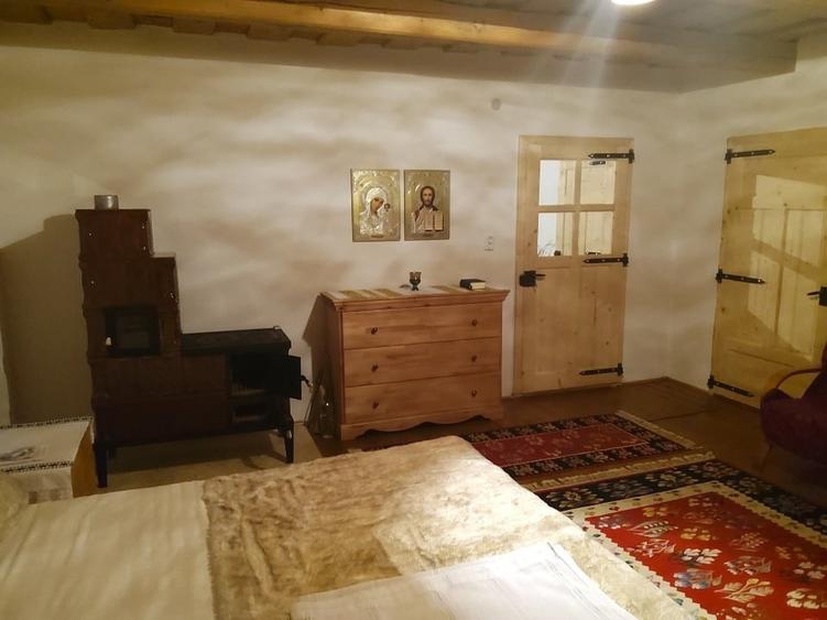 Casă individuală cu 4 camere cu Teren 2450 Mp în Luncoiu de Sus