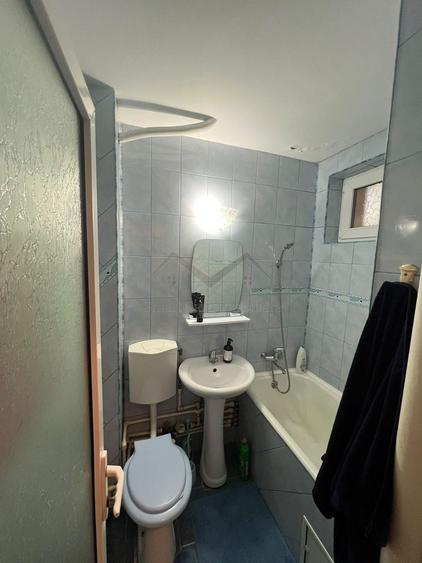 Apartament cu 2 camere semidecomandat în Podu Roș