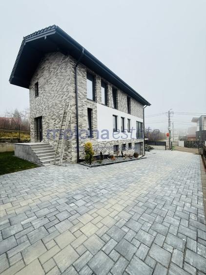 Casă individuală cu 6 camere cu Canalizare în Făget