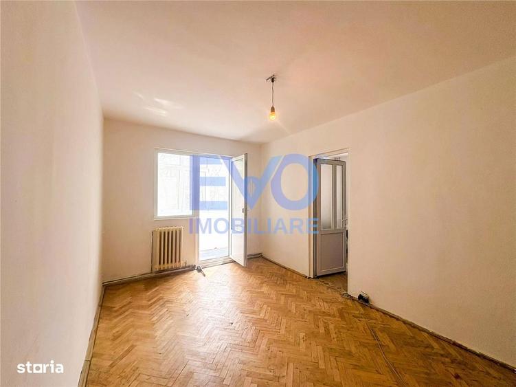 Apartament cu 3 camere semidecomandat în Alexandru cel Bun