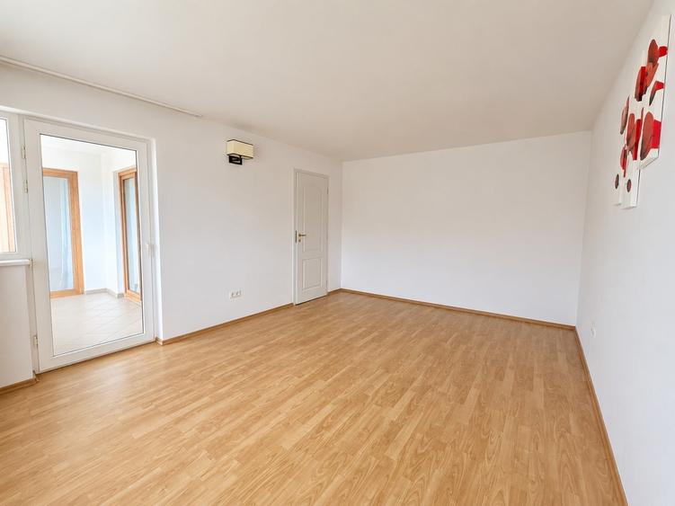 Casă individuală cu 14 camere cu Garaj în Central