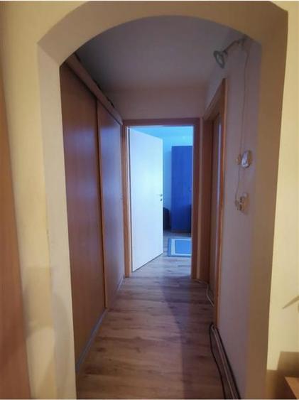 Apartament cu 2 camere semidecomandat în Buziașului