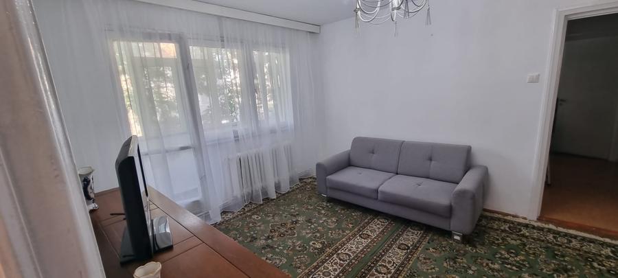 Apartament cu 3 camere decomandat, mobilat în Podu Roș