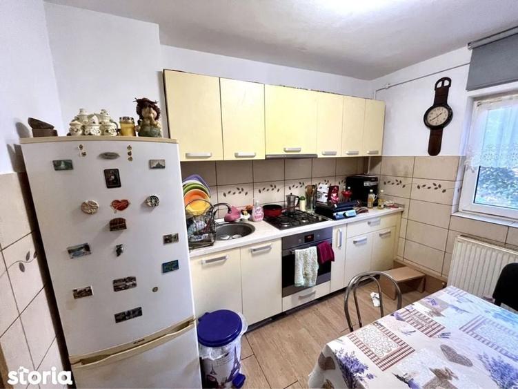 Apartament cu 3 camere decomandat în Lipovei