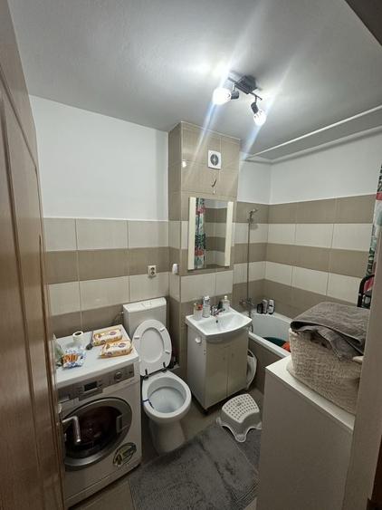 Apartament cu 2 camere semidecomandat în Florești