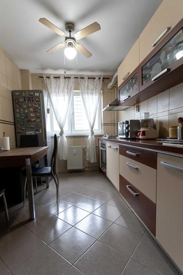 Apartament cu 3 camere semidecomandat în Theodor Pallady