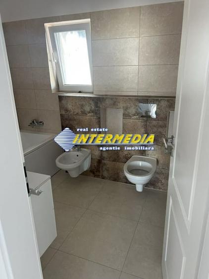 Casă individuală cu 4 camere cu Canalizare în Cetate