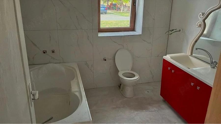 Casă cu 2 camere cu Teren 800 Mp în Cruceni