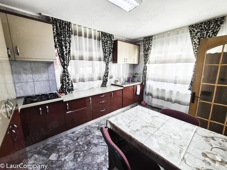 Casă cu 6 camere cu Teren 585 Mp în Geamăna