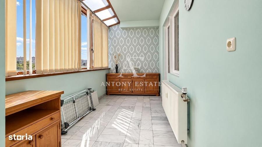 Apartament cu 3 camere semidecomandat în Central
