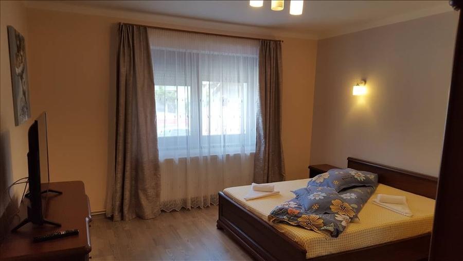 Casă cu 3 camere cu Canalizare în Periferie