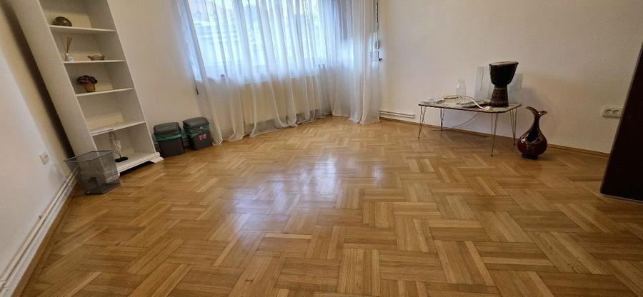 Apartament cu 4 camere decomandat, mobilat în Dacia