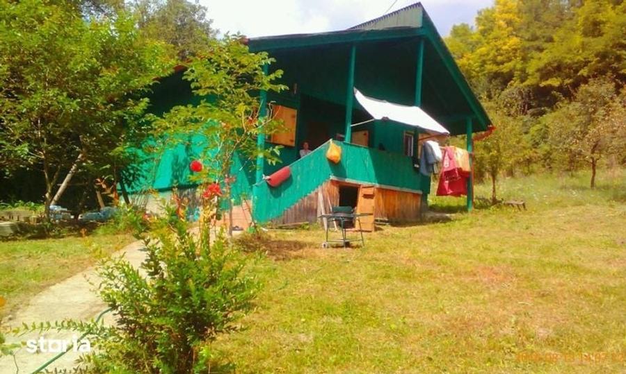 Casă cu 3 camere cu Teren 1800 Mp în Central