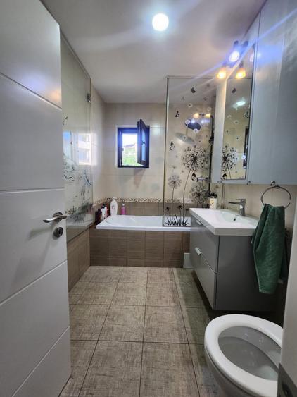 Apartament cu 3 camere, 61 mp, 2 balcoane, zona Florilor - 9