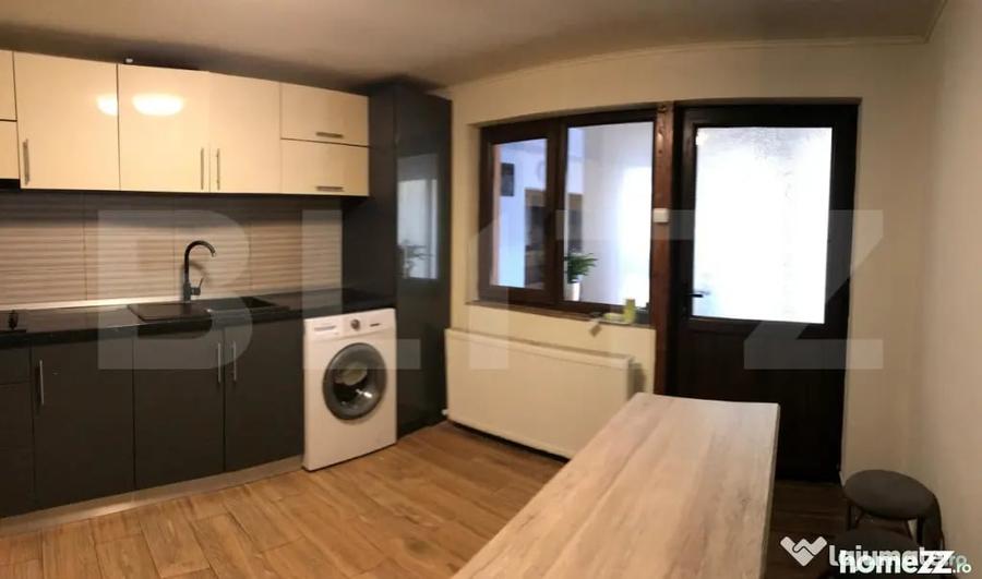 Casă cu 7 camere cu Teren 400 Mp în Central