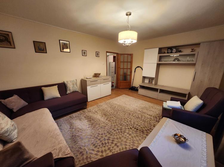 Apartament cu 3 camere decomandat în Sebastian