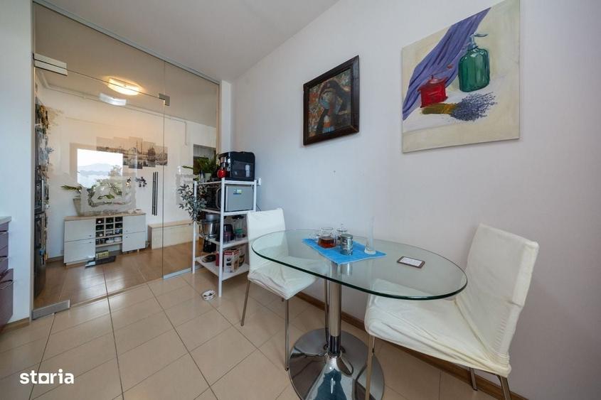 Apartament cu 3 camere semidecomandat în Central