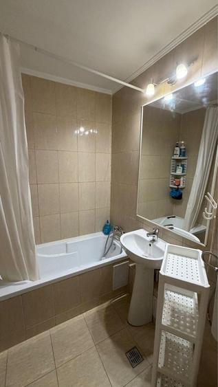 Apartament cu 3 camere semidecomandat în Unirii
