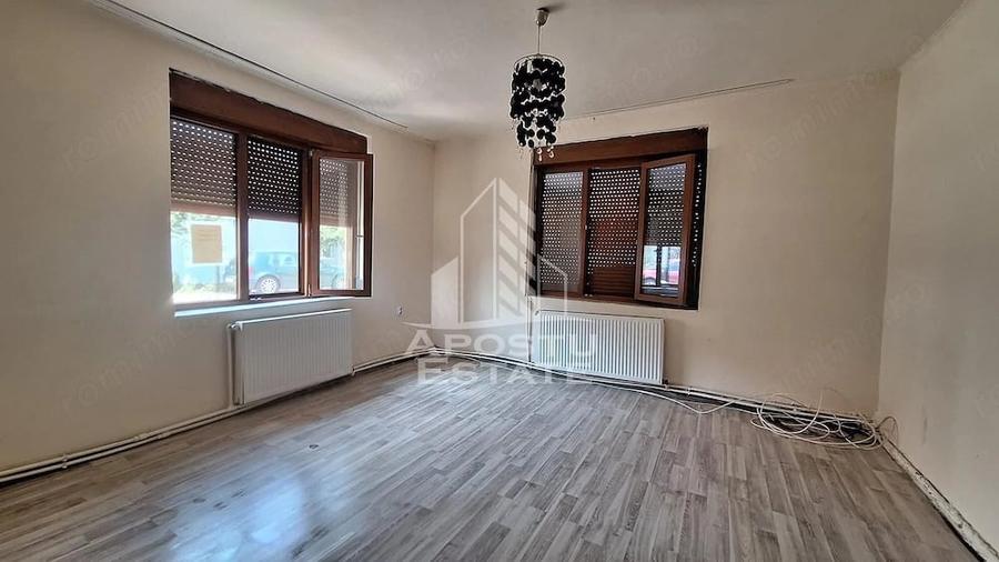 Casă cu 6 camere cu Teren 479 Mp în Crișan