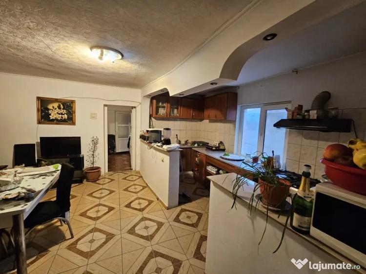 Casă cu 3 camere cu Teren 279 Mp în Brestei