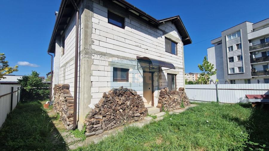 Casă cu 3 camere cu Teren 190 Mp în Hotvon