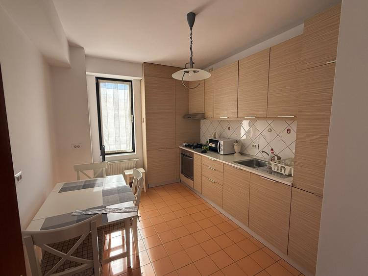 Apartament cu 2 camere semidecomandat în Barbu Văcărescu
