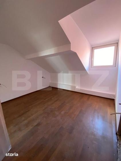 Apartament cu 5 camere în Decebal