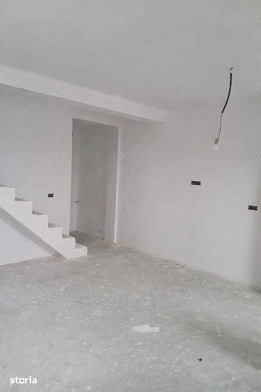 Casă cu 5 camere cu Teren 210 Mp în Străulești