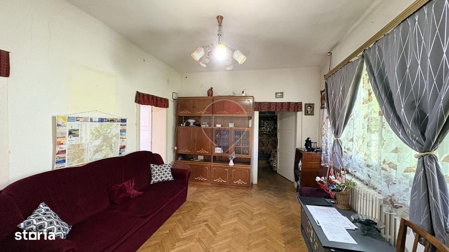 Casă cu 4 camere în Central