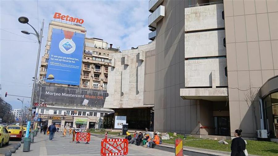 Apartament cu 3 camere decomandat în Universitate