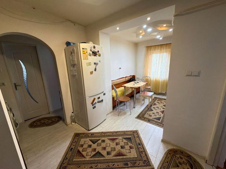 Apartament cu 2 camere decomandat, mobilat în Semicentral