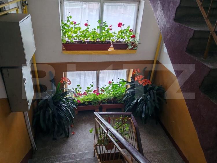 Apartament cu 3 camere semidecomandat în Botizului