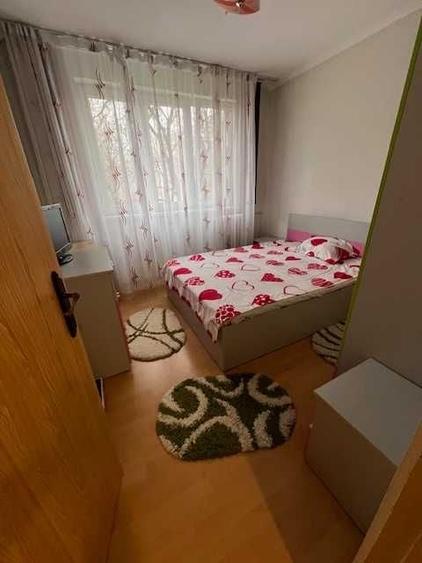 Apartament cu 3 camere semidecomandat în Giurgiului