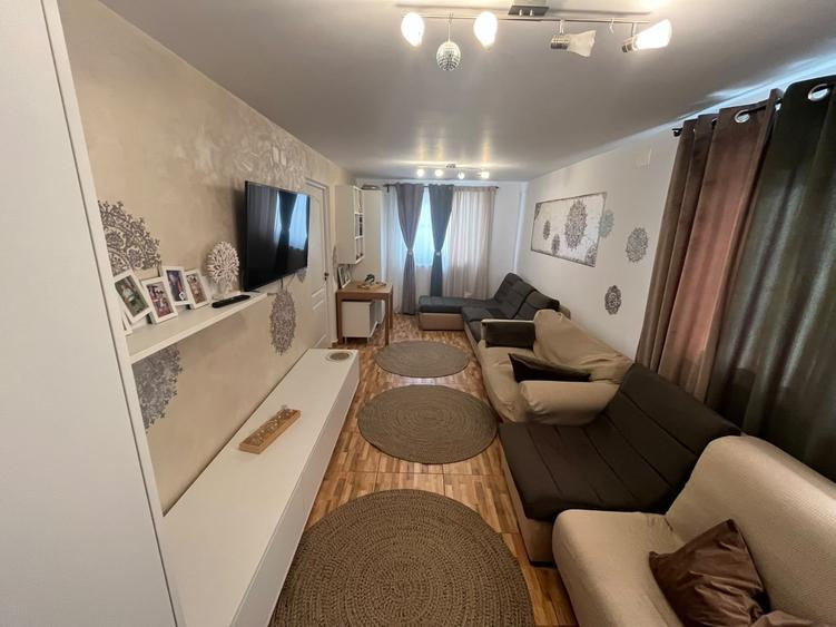 Casă individuală cu 4 camere cu Canalizare în Cățelu