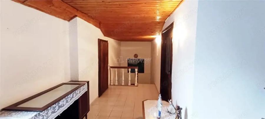 Casă cu 5 camere cu Teren 324 Mp în Berzasca